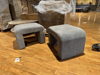 Set van 2 hockers. Grijs stof